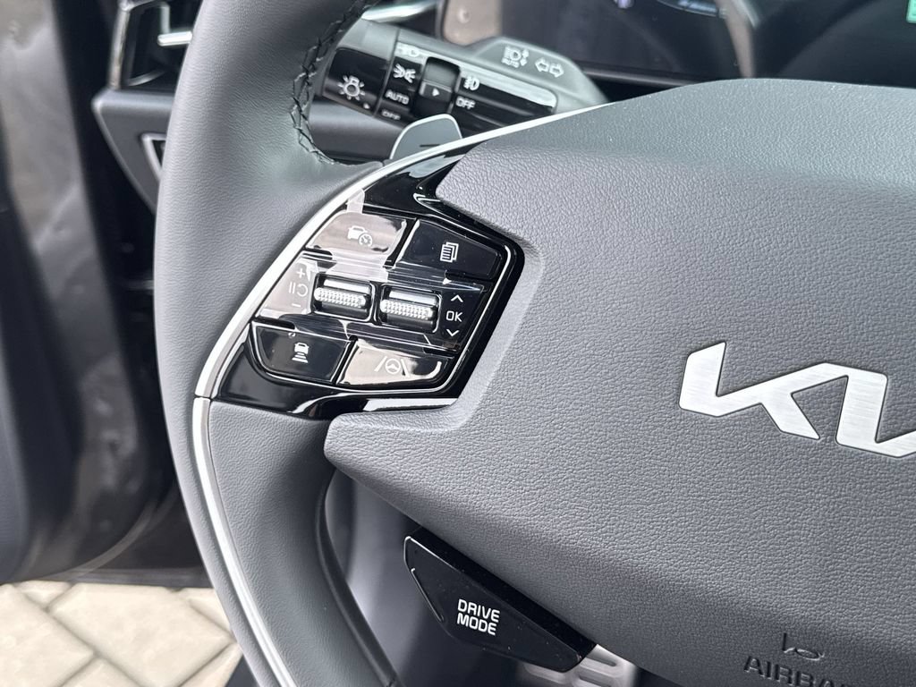 Used 2025 Kia Niro EX Touring FWD image 17