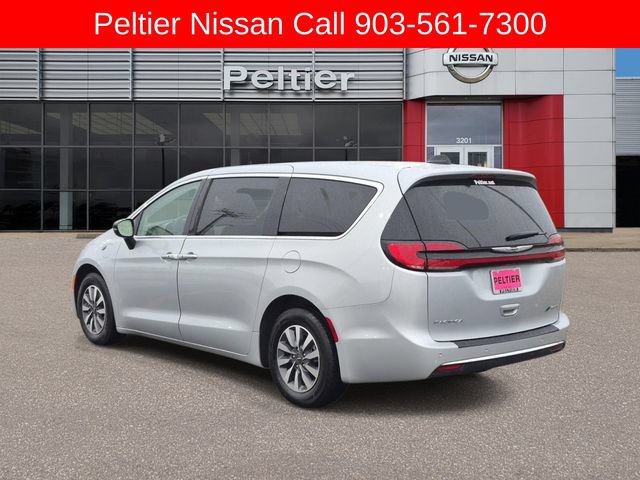 Used 2024 Chrysler Pacifica Limited FWD image 4