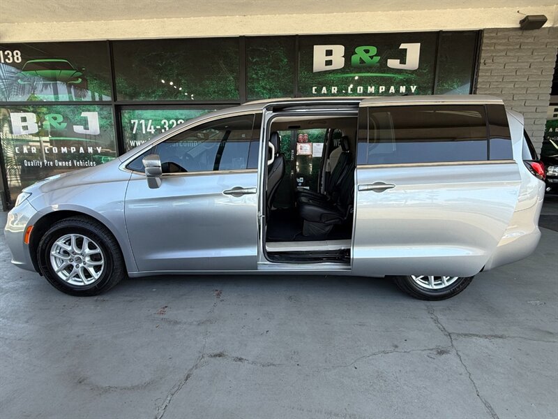 Used 2021 Chrysler Pacifica Touring-L image 26