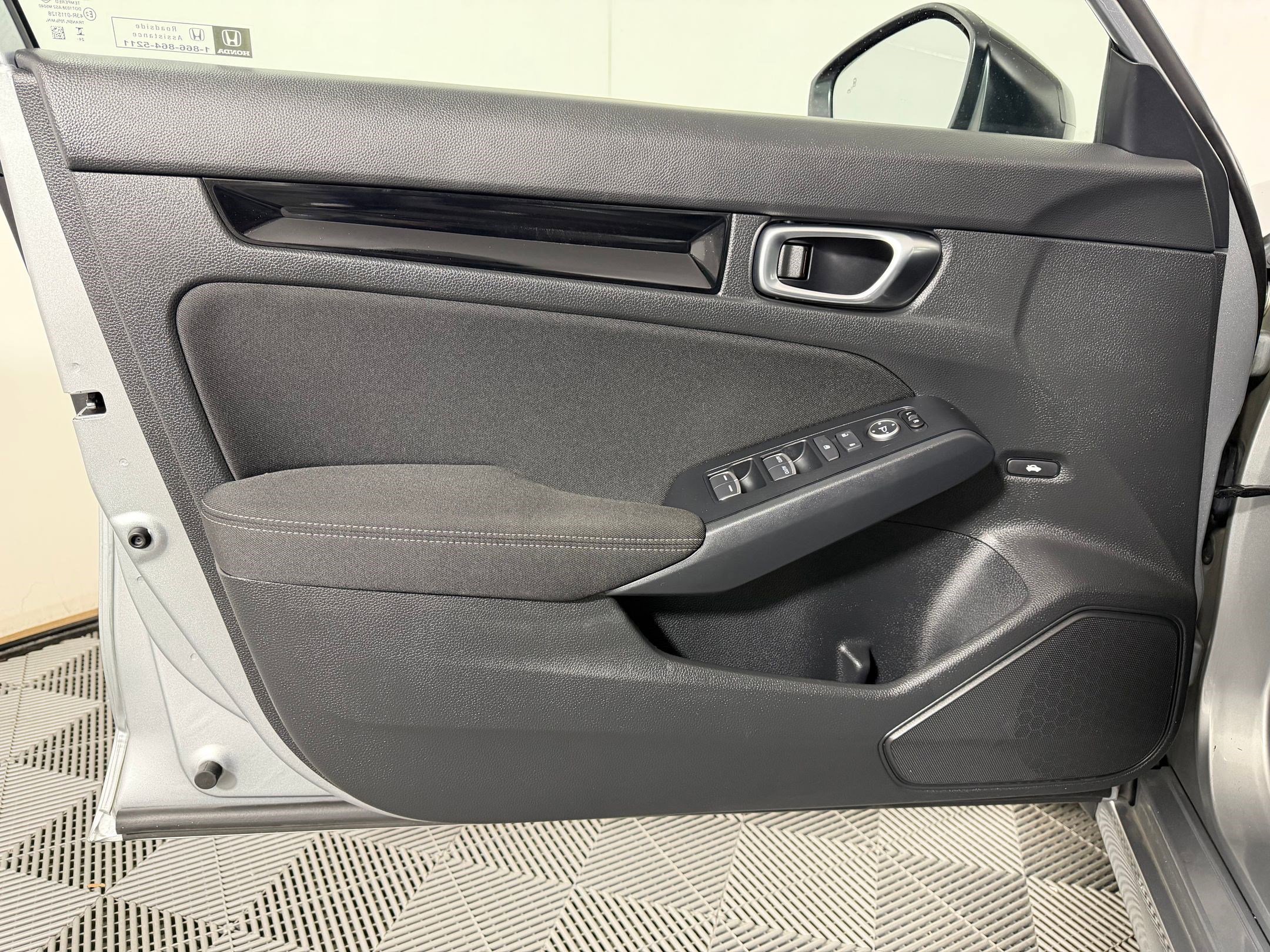 Certified 2025 Honda Civic FWD Hybrid Sedan image 10