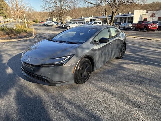 Used 2023 Toyota Prius LE image 1