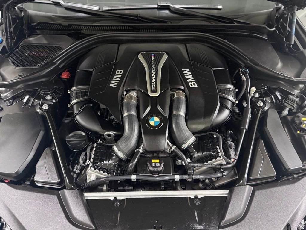 Used 2018 BMW M550i xDrive w/ Dynamic Handling Package image 6