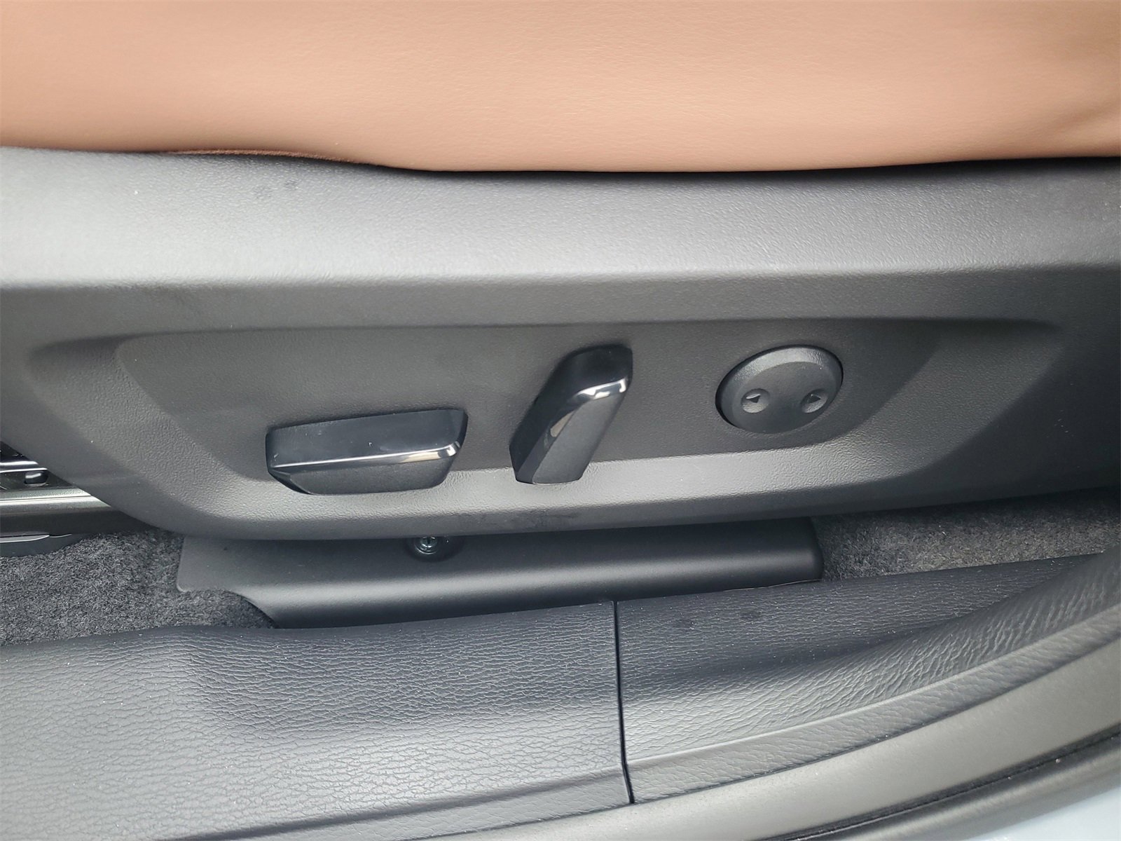 New 2026 Mitsubishi Outlander SEL image 7