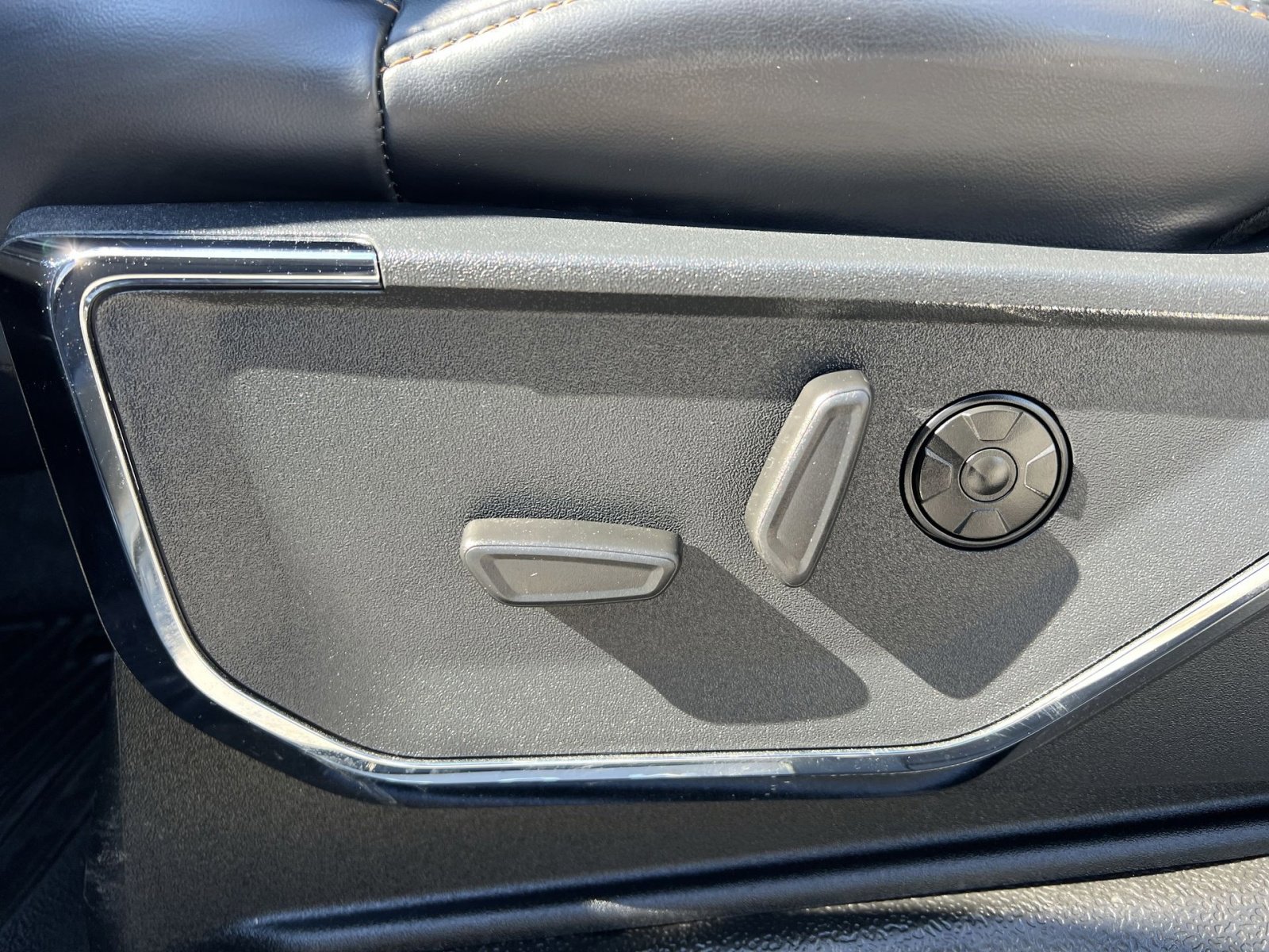 Used 2024 Ford F450 Platinum w/ FX4 Off-Road Package image 14