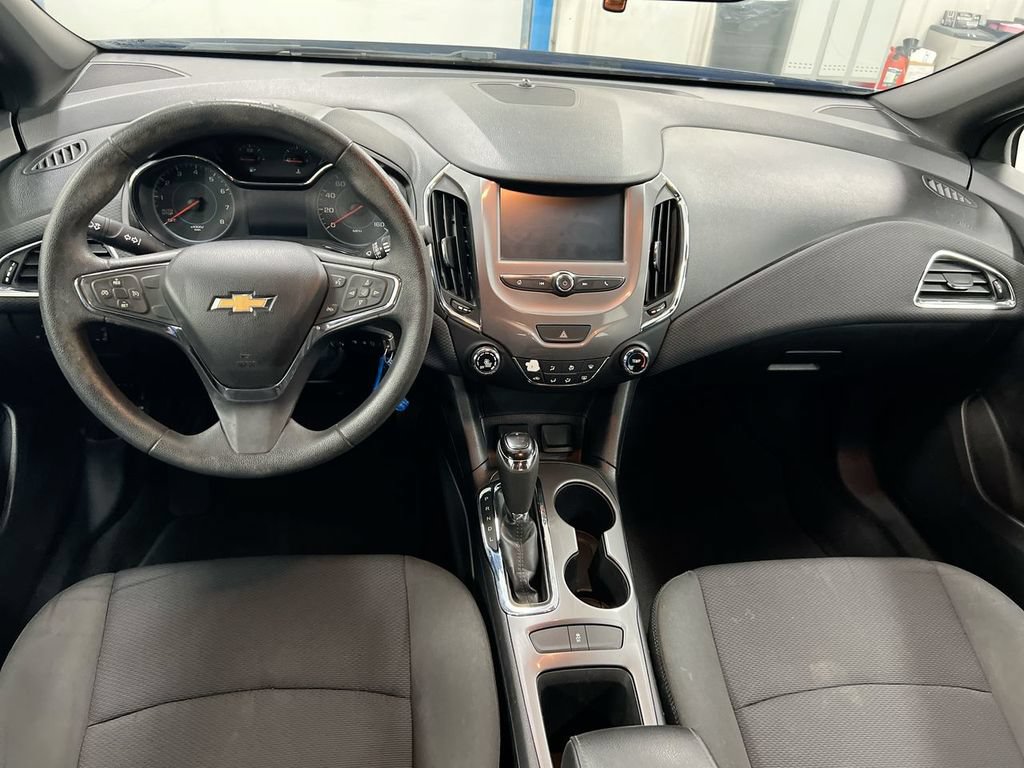 Used 2018 Chevrolet Cruze LT w/ RS Package FWD image 10