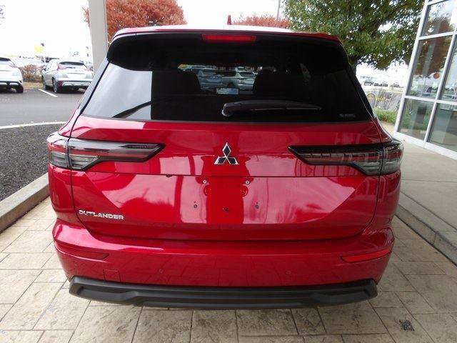 New 2025 Mitsubishi Outlander ES image 6