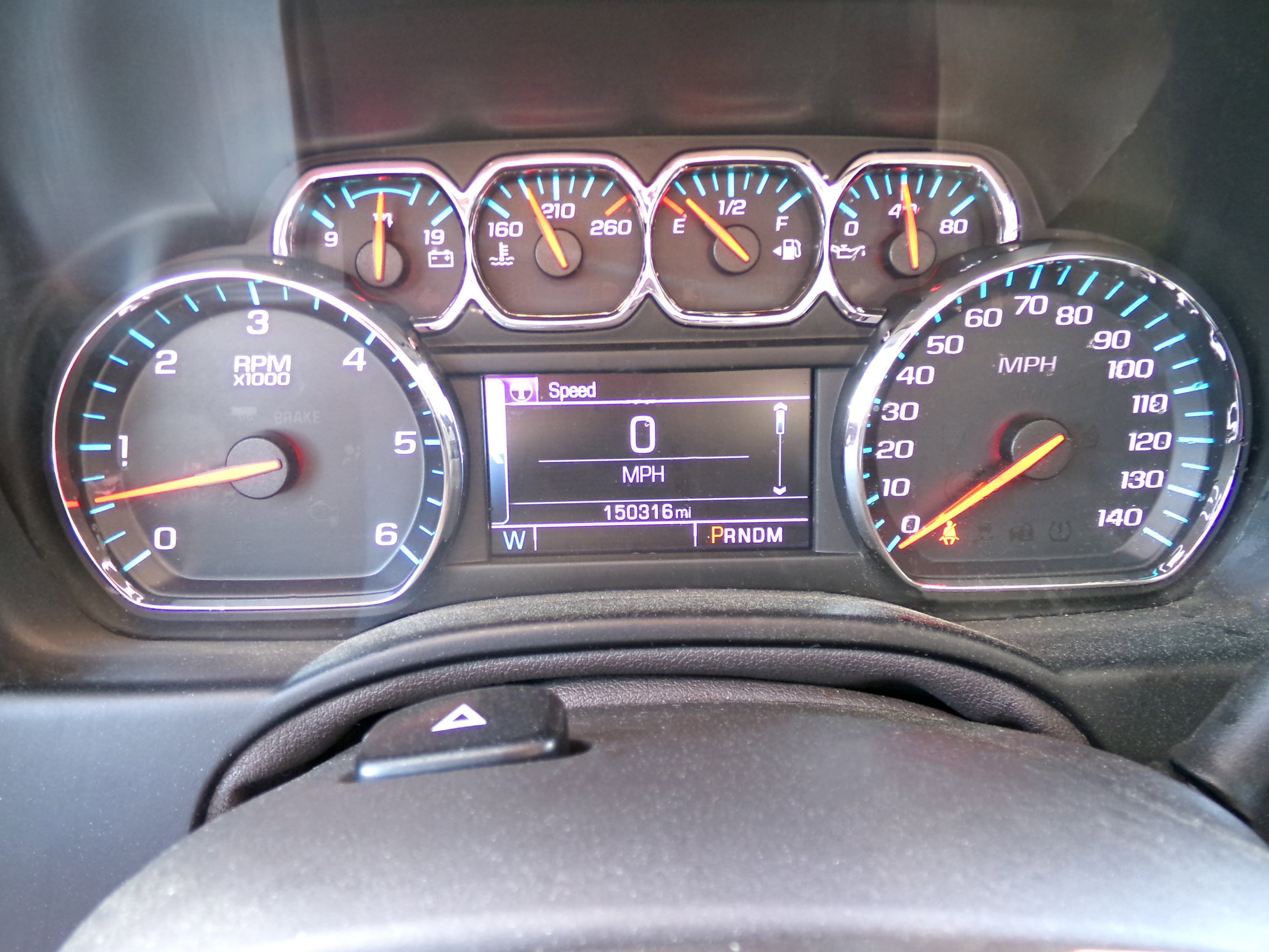 Used 2015 Chevrolet Suburban LTZ RWD image 8