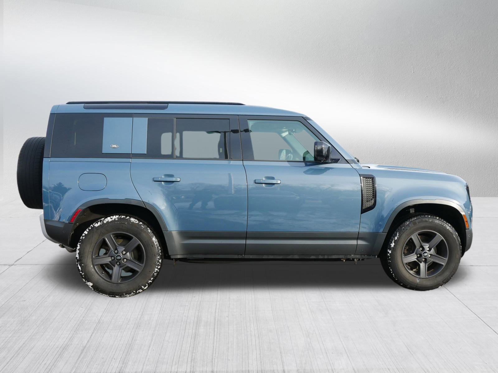 Used 2022 Land Rover Defender 110 image 4