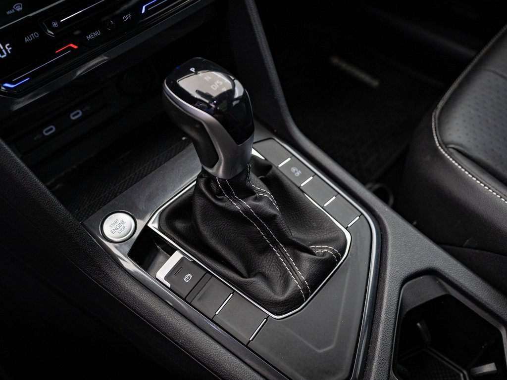 Used 2022 Volkswagen Tiguan SE w/ Panoramic Sunroof Package image 33