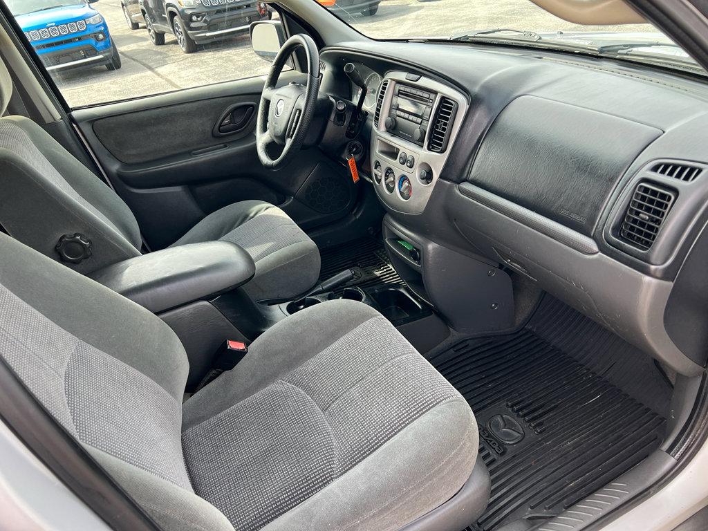 Used 2004 MAZDA Tribute LX image 21
