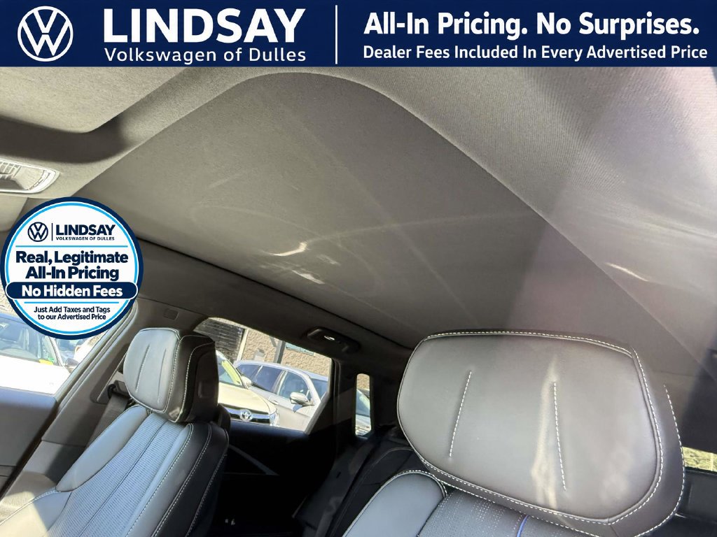 Used 2025 Cadillac Lyriq Luxury AWD/4WD image 15