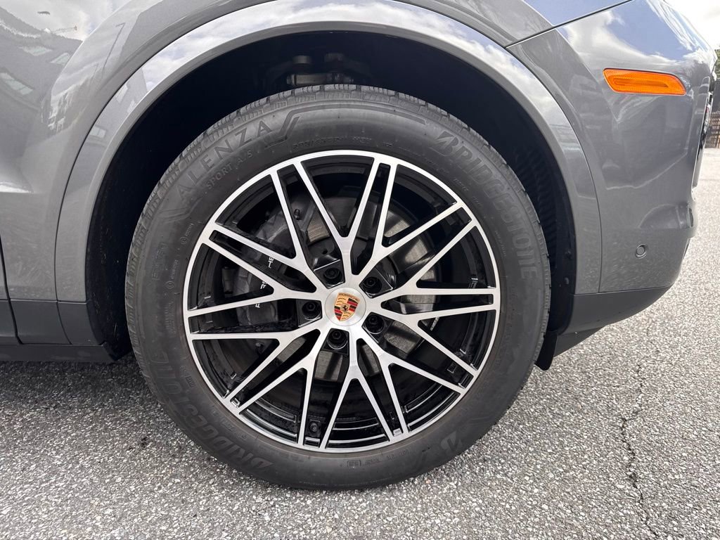 Used 2025 Porsche Cayenne Coupe image 14