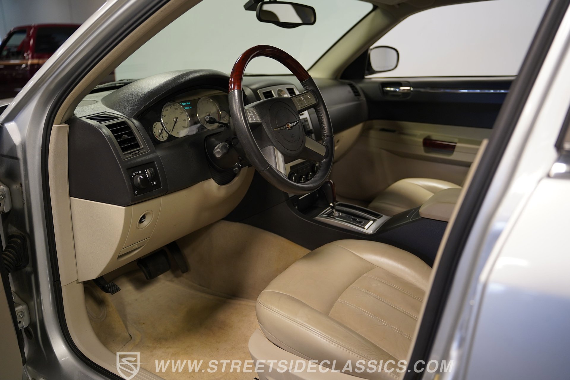 Used 2005 Chrysler 300 C w/ Navigation & Sound Group II image 4