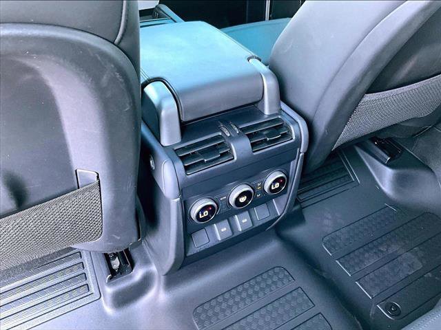 Used 2023 Land Rover Defender 110 SE image 22