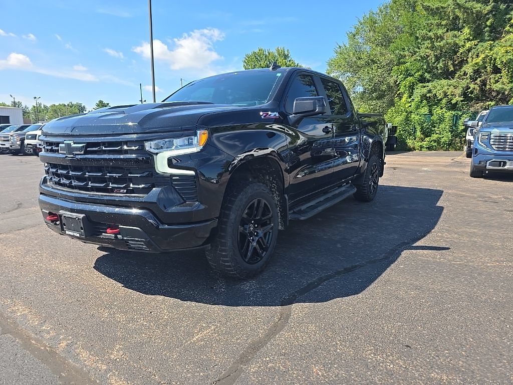 Used 2024 Chevrolet Silverado 1500 LT Trail Boss w/ Convenience Package II AWD/4WD image 2