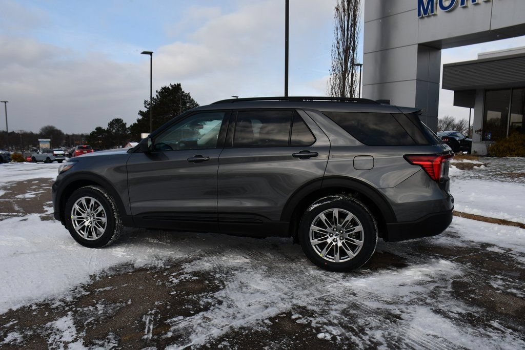 Used 2026 Ford Explorer Active w/ Active Comfort Package AWD/4WD image 3