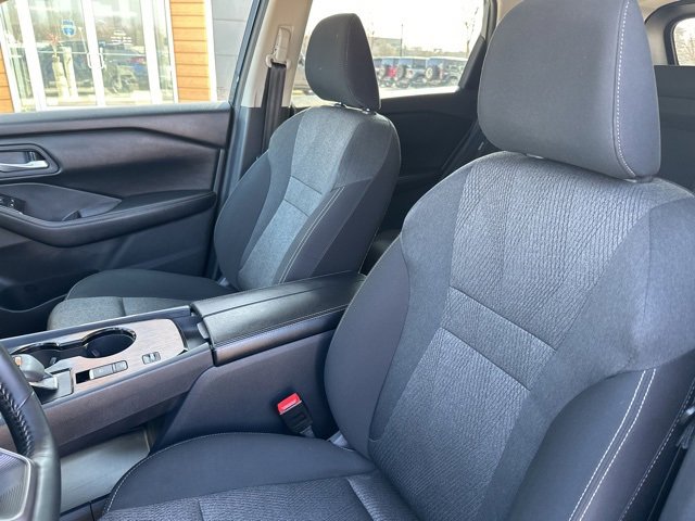 Used 2025 Nissan Rogue SV image 20