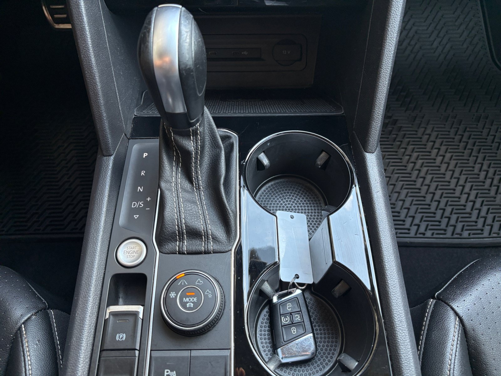 Certified 2022 Volkswagen Atlas SEL R-Line AWD/4WD image 14