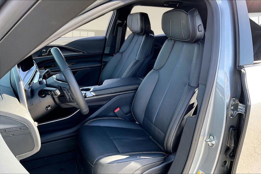 New 2026 Cadillac Lyriq Luxury AWD/4WD image 9