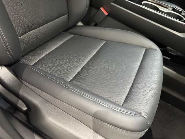 New 2027 Chevrolet Equinox LT w/ Convenience Package II AWD/4WD image 8