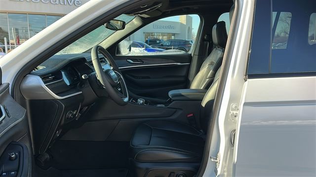 Used 2024 Jeep Grand Cherokee Limited image 9