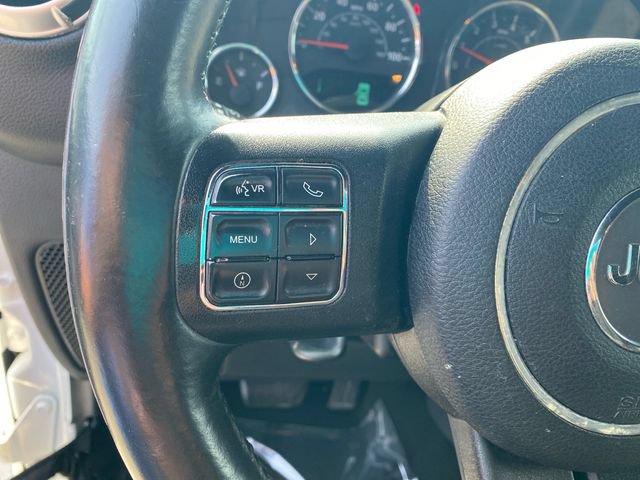 Used 2015 Jeep Wrangler Unlimited Sahara w/ Connectivity Group AWD/4WD image 18