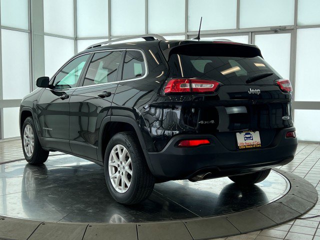 Used 2017 Jeep Cherokee Latitude w/ Cold Weather Group AWD/4WD image 5