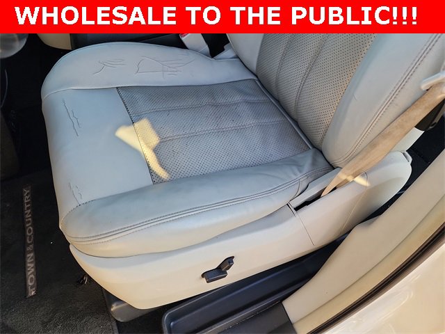 Used 2010 Chrysler Town & Country Touring image 13