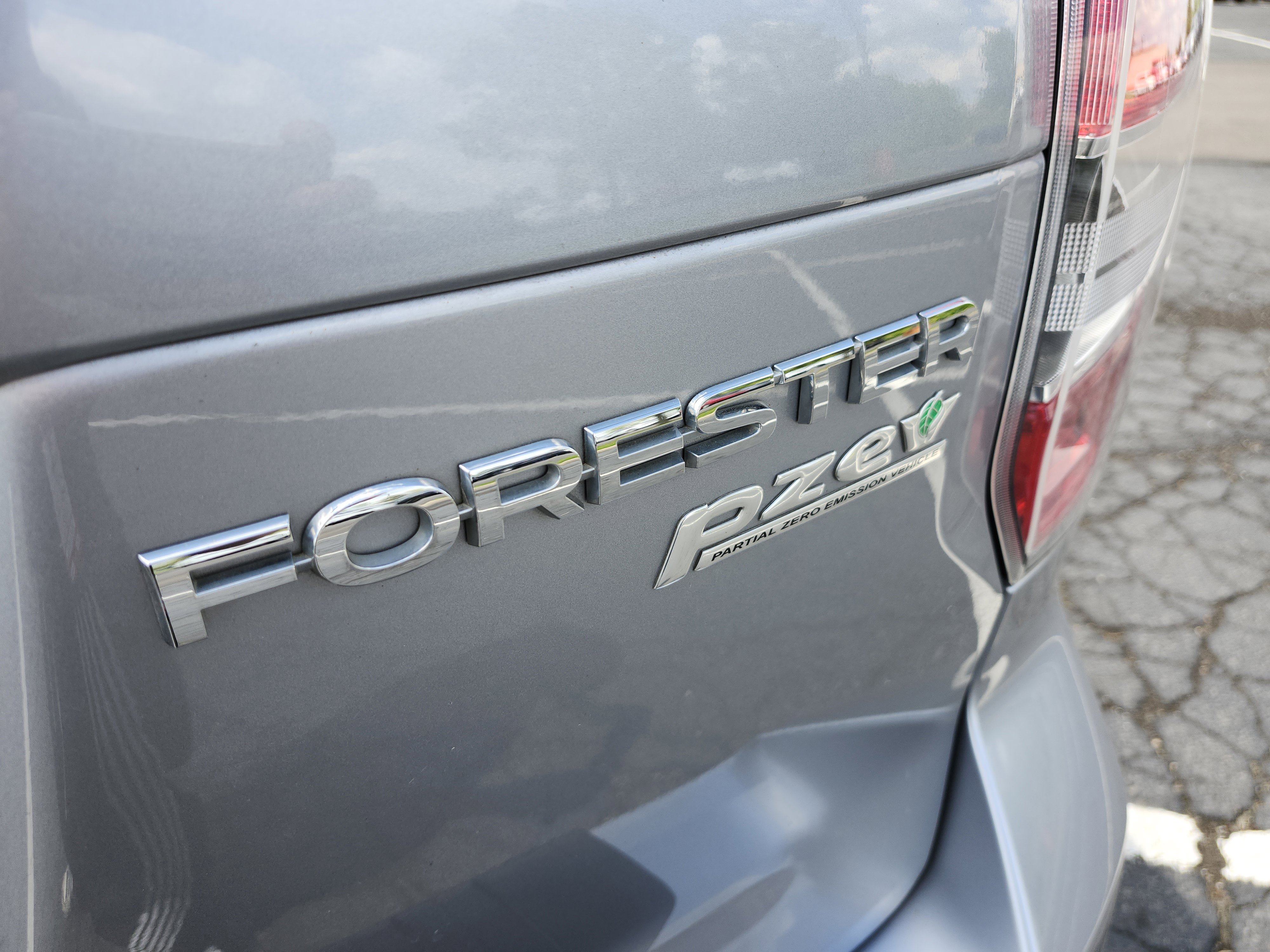 Used 2016 Subaru Forester 2.5i Touring w/ Eyesight & Navigation System AWD/4WD image 21