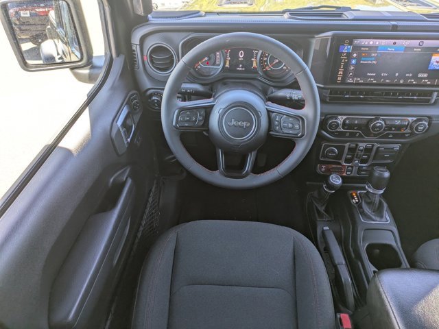 Used 2024 Jeep Gladiator Rubicon w/ Technology Group image 18
