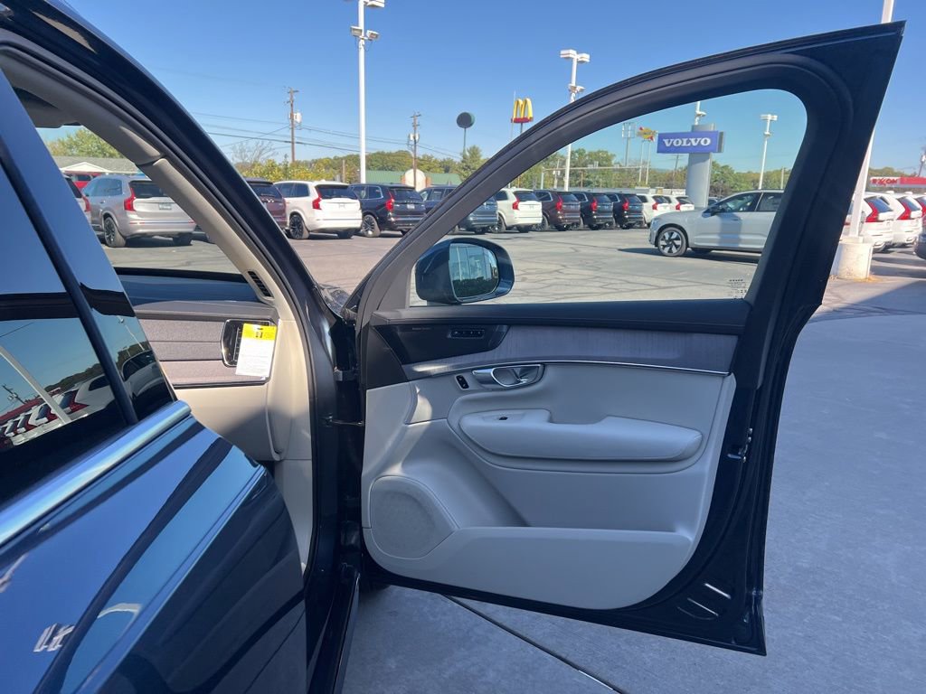 New 2026 Volvo XC90 B6 Ultra w/ Protection Package image 39