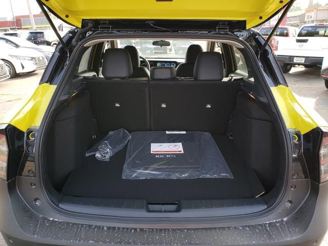 New 2026 Nissan Kicks SR w/ Cold Weather Package image 6