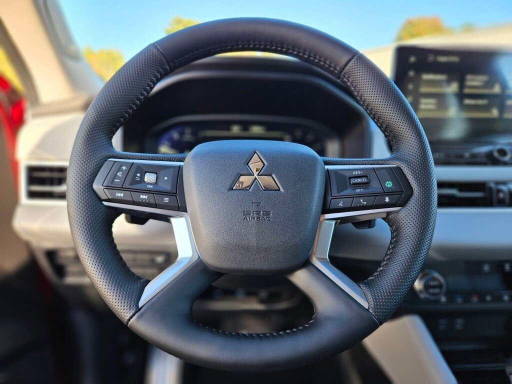 New 2025 Mitsubishi Outlander SEL image 24