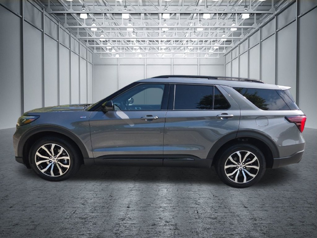 Used 2025 Ford Explorer ST-Line AWD/4WD image 4