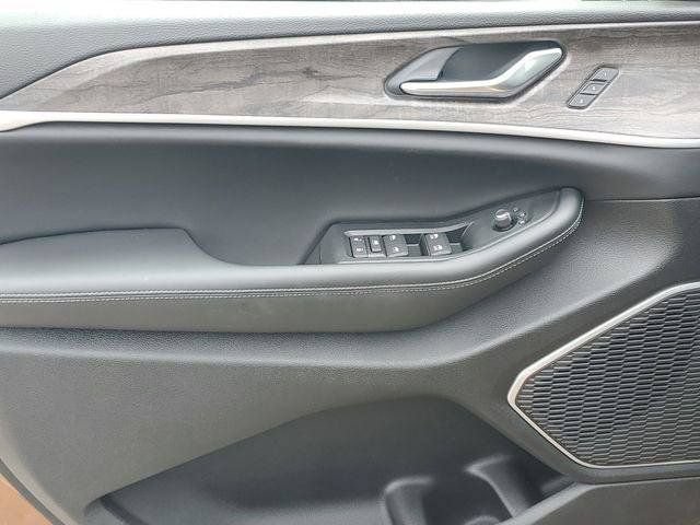 New 2026 Jeep Grand Cherokee L Limited w/ Luxury Tech Group II AWD/4WD image 17
