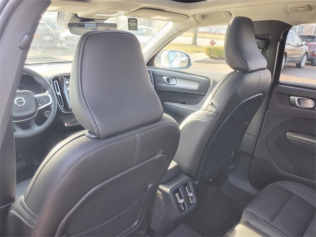 Certified 2025 Volvo XC40 B5 Core w/ Protection Package Premier image 30