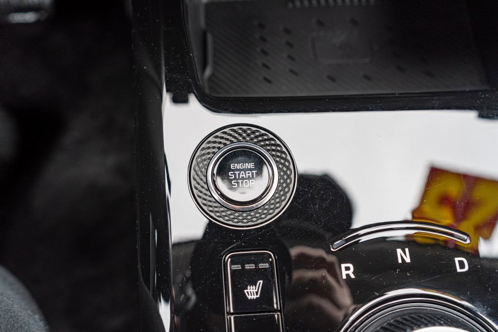 Used 2025 Kia Niro EX w/ EX Cold Weather Package image 29