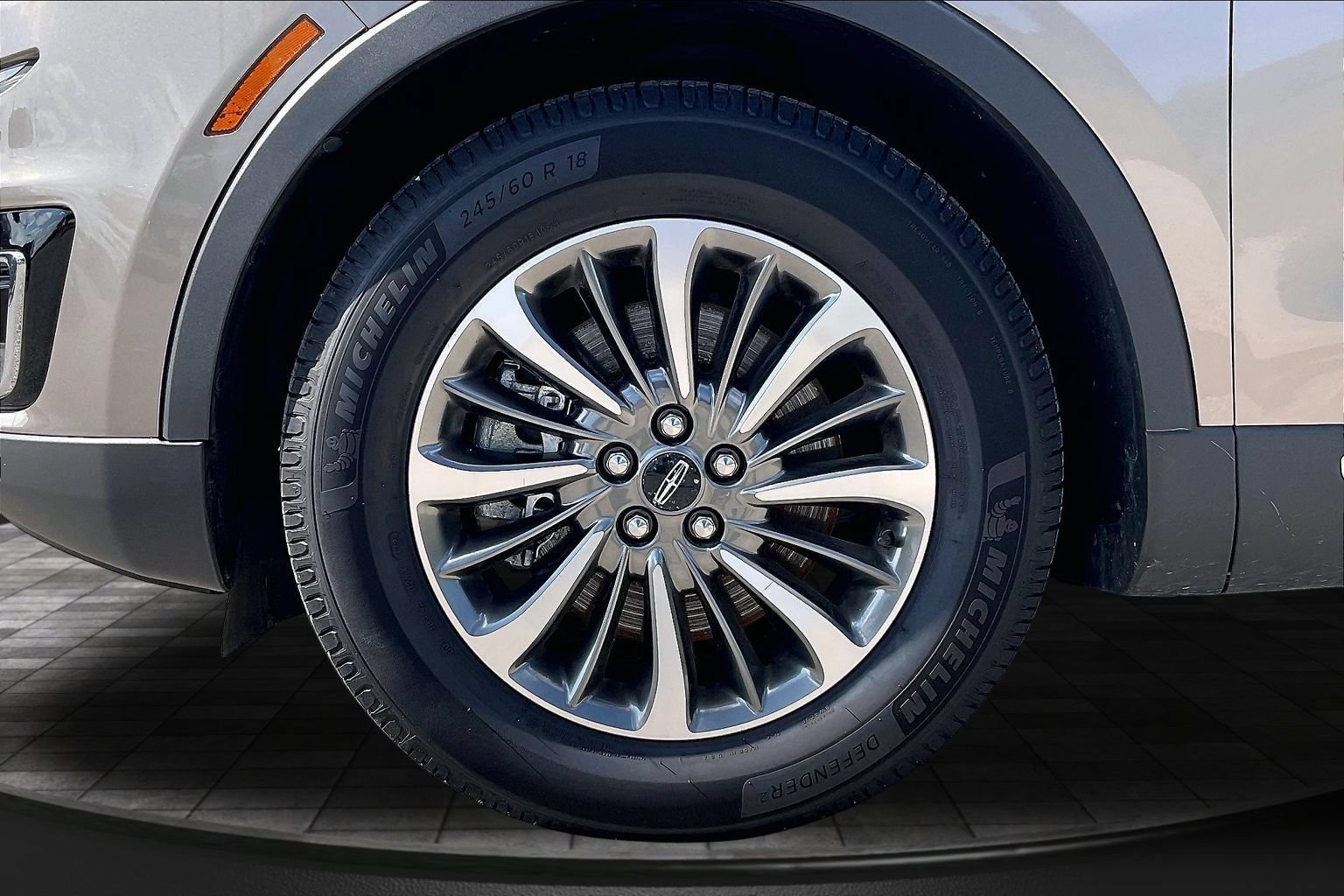Used 2019 Lincoln Nautilus Select w/ Cargo Utility Package FWD image 8