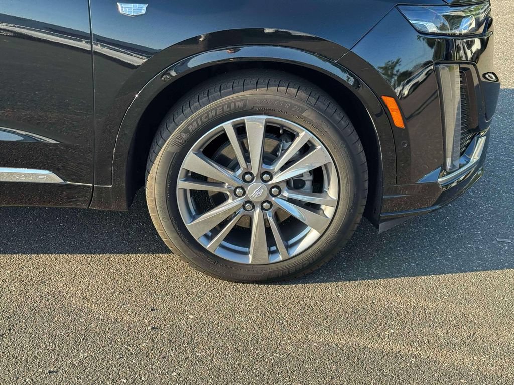 Used 2023 Cadillac XT6 Premium Luxury w/ Technology Package AWD/4WD image 9