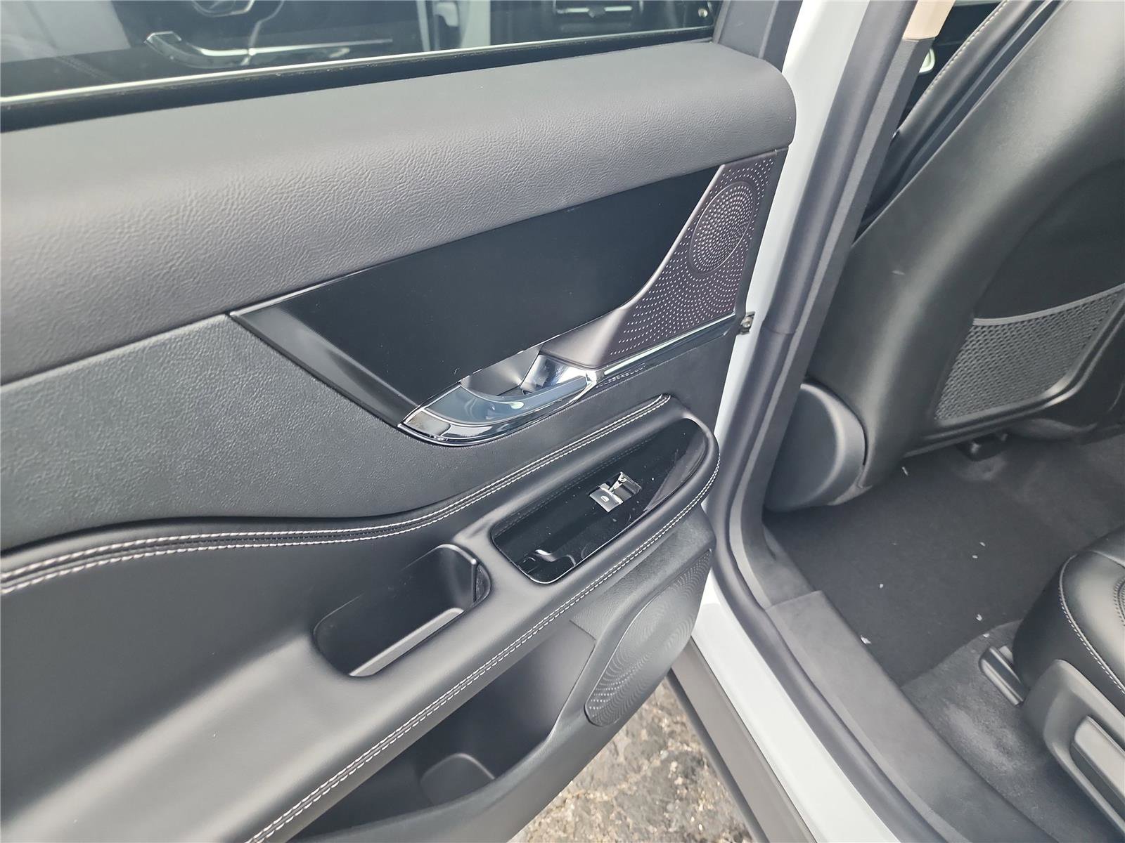 New 2026 Lincoln Corsair Premiere image 16