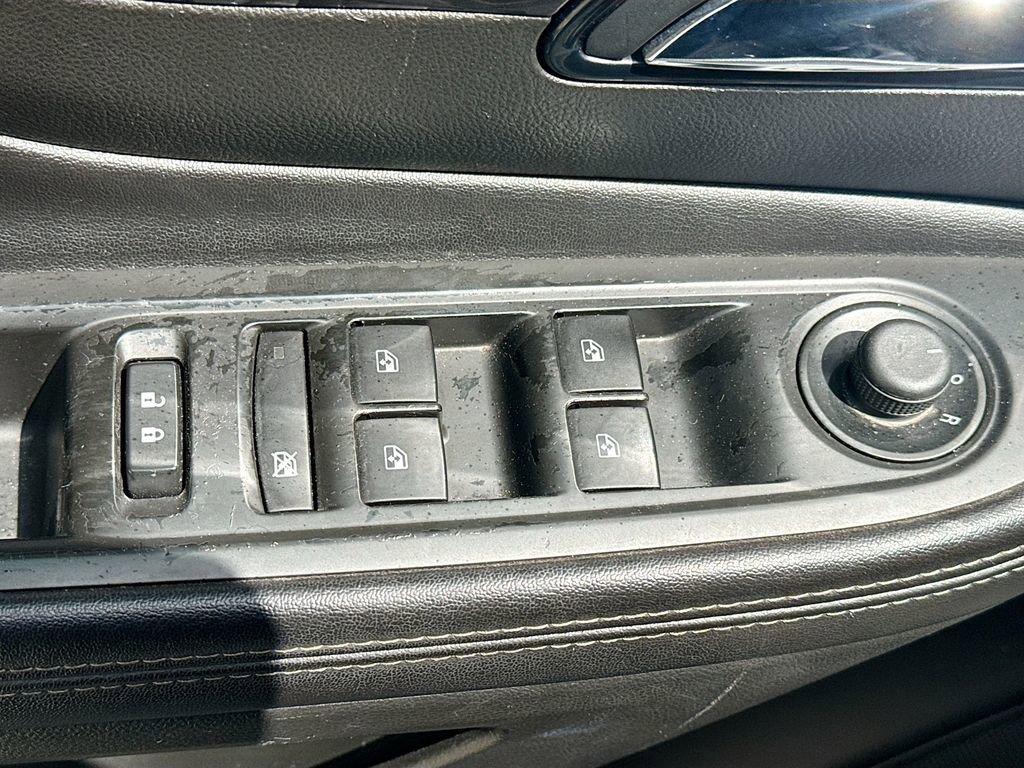 Used 2021 Buick Encore Preferred AWD/4WD image 19