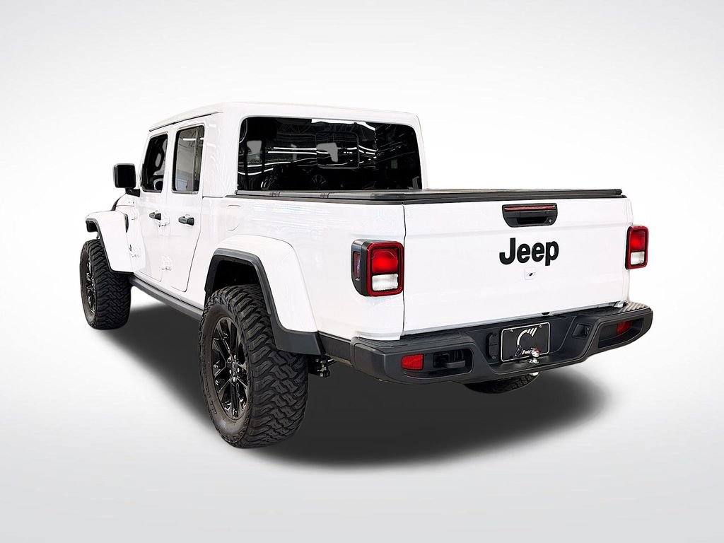 Used 2025 Jeep Gladiator Sport image 3