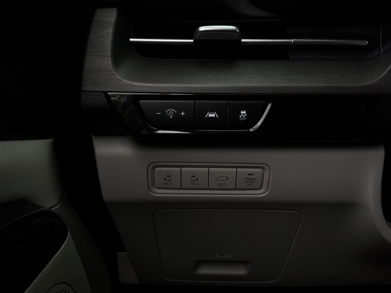 Used 2024 Kia Carnival EX FWD image 22