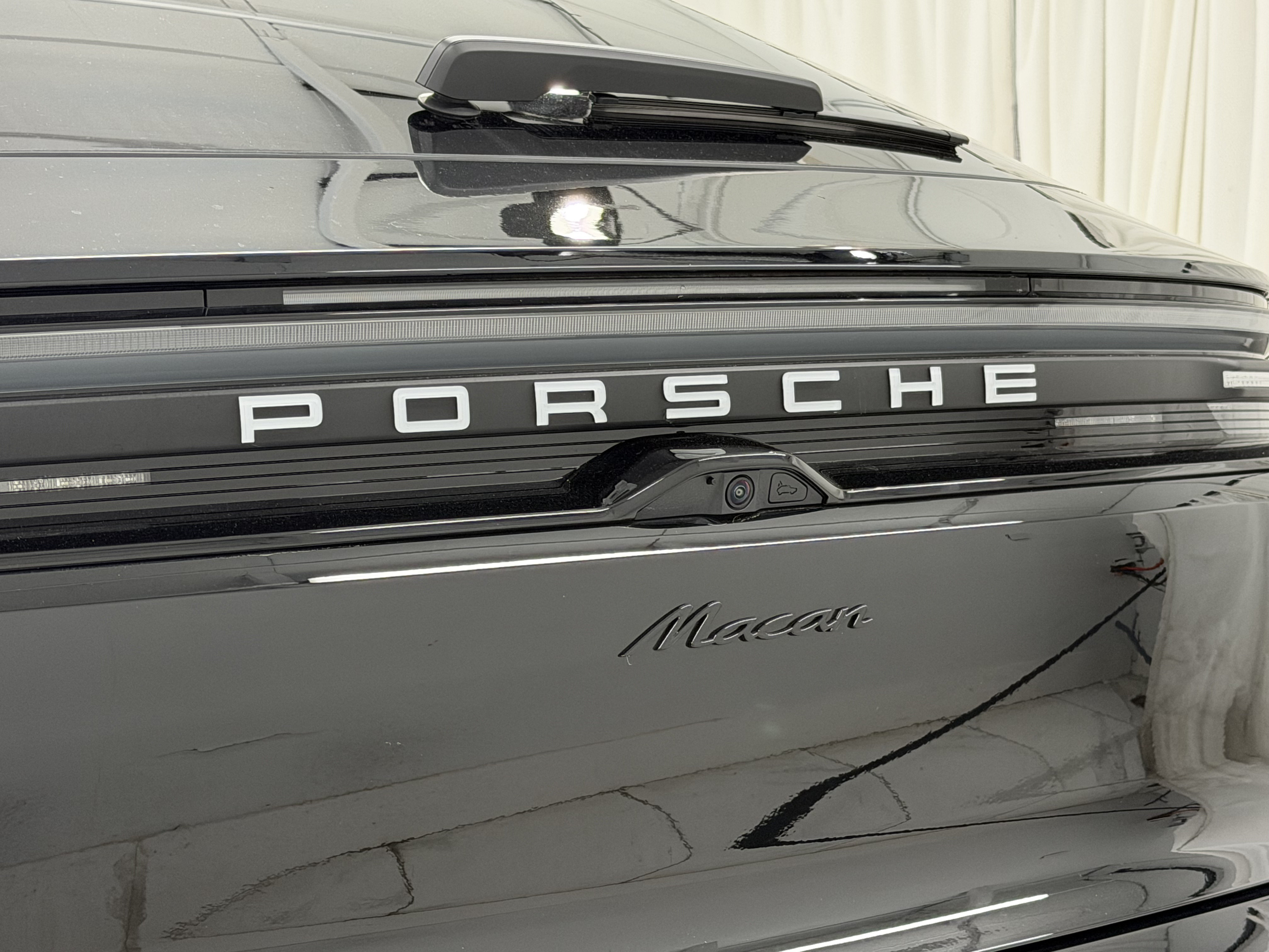 Certified 2025 Porsche Macan Electric RWD image 63