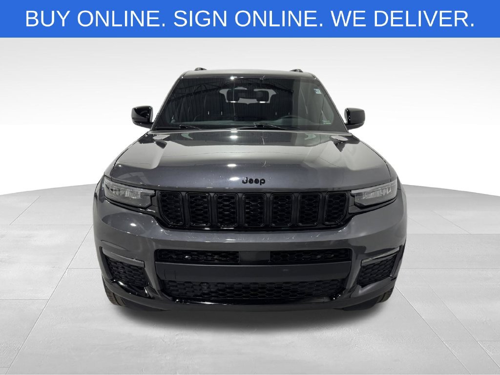 Used 2025 Jeep Grand Cherokee L Limited w/ Black Appearance Package AWD/4WD image 11