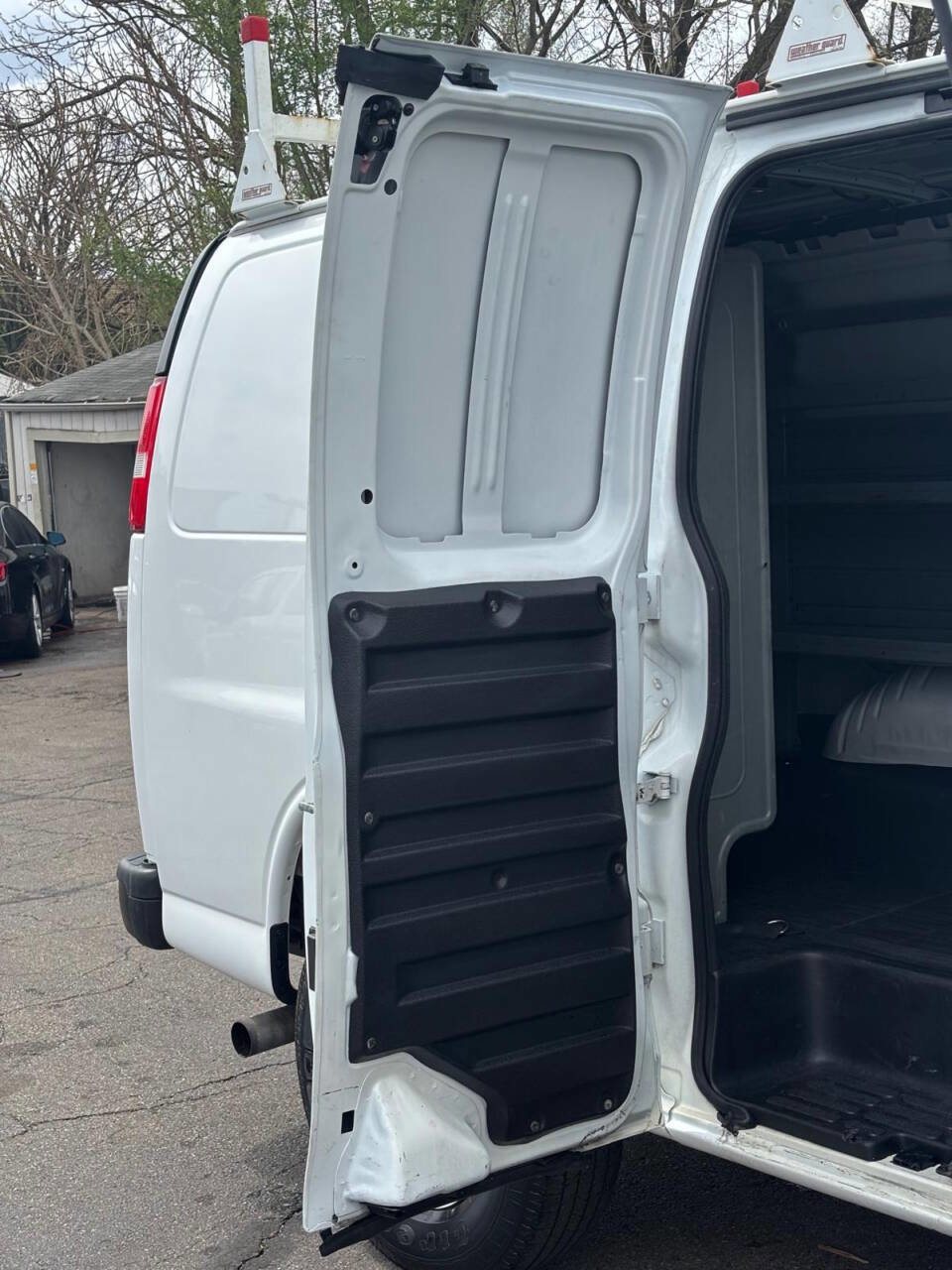 Used 2019 Chevrolet Express 2500 w/ Driver Convenience Package image 14