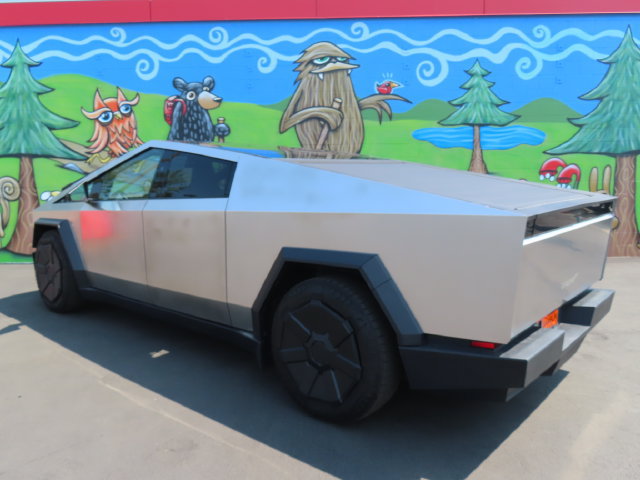 Used 2024 Tesla Cybertruck AWD Crew Cab image 8