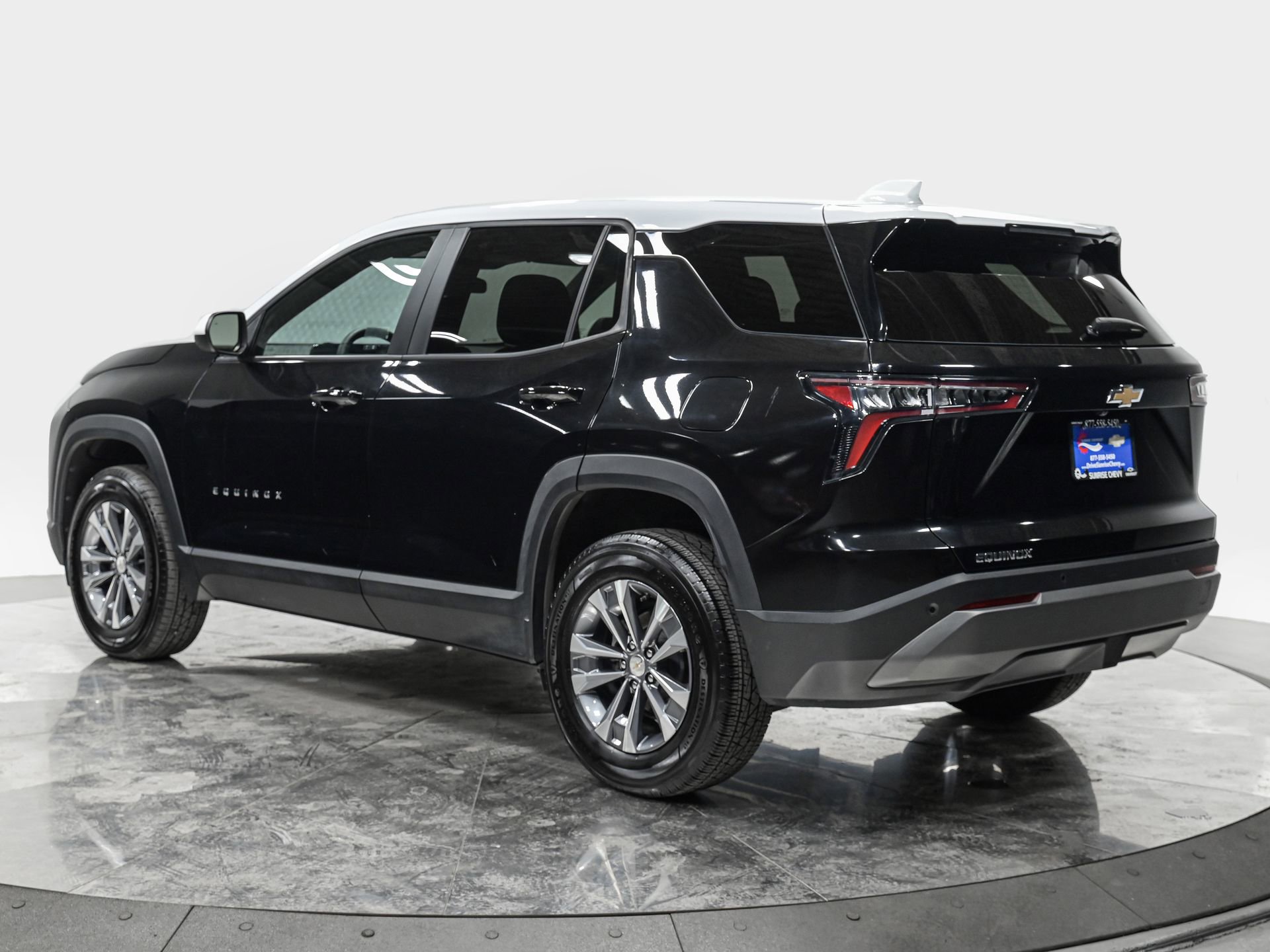 Used 2025 Chevrolet Equinox LT FWD image 4