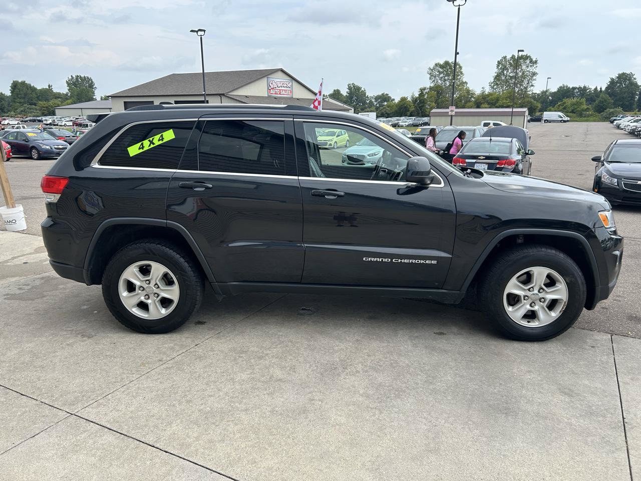 Used 2016 Jeep Grand Cherokee Laredo w/ Quick Order Package 23E AWD/4WD image 4
