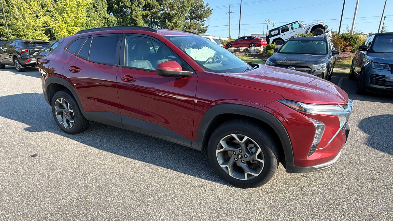 Used 2025 Chevrolet Trax LT FWD image 5
